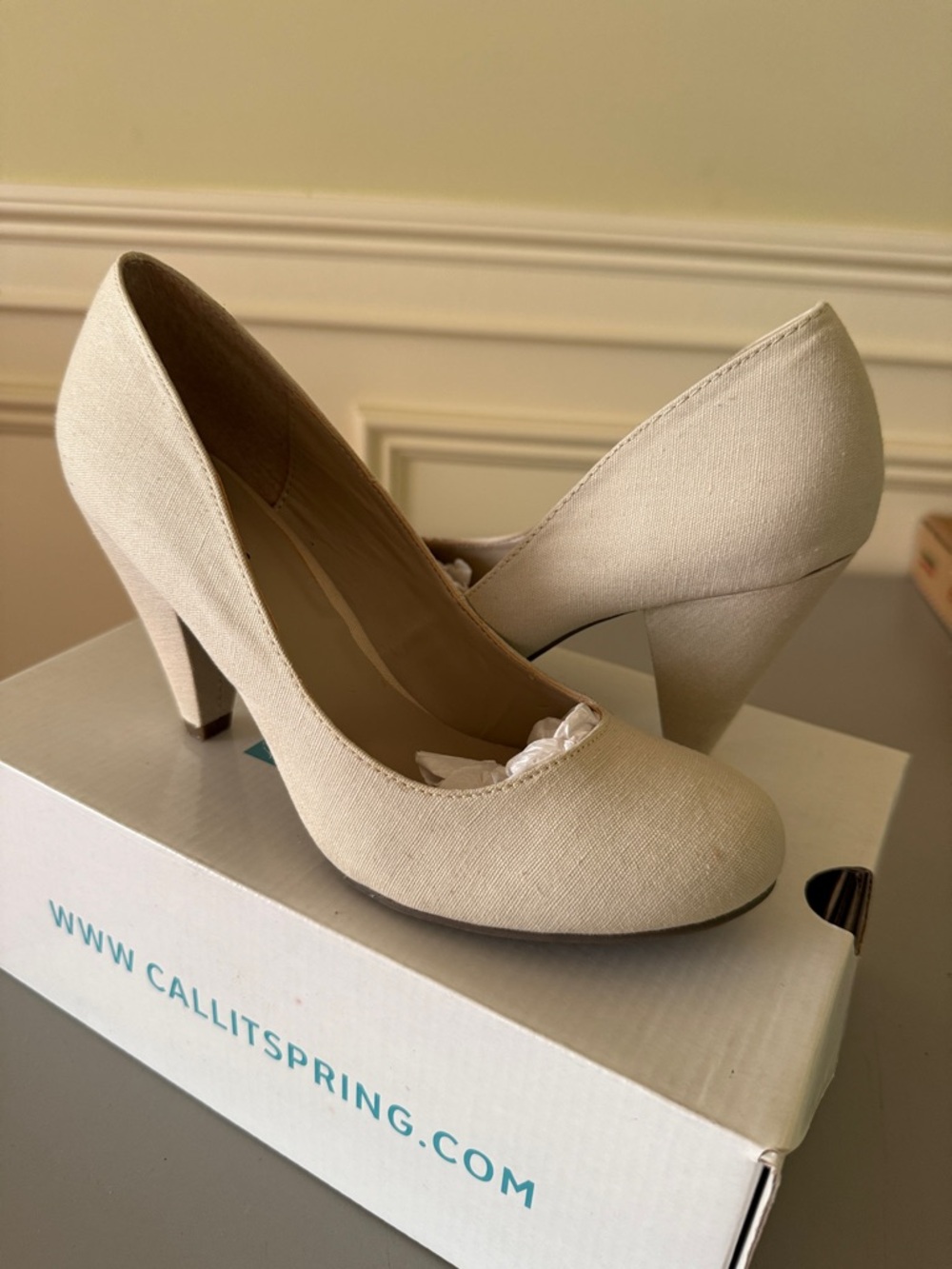 Call It Spring Cream Round-Toe Heels size 8